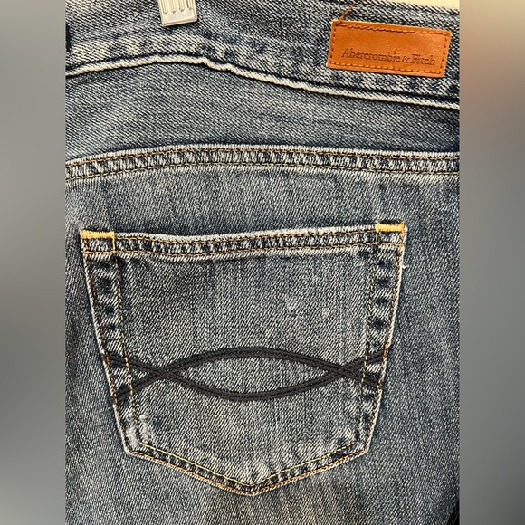 Abercrombie & Fitch Signature Collection Jeans 30, Distressed Mid Rise, Straight - Picture 5 of 8